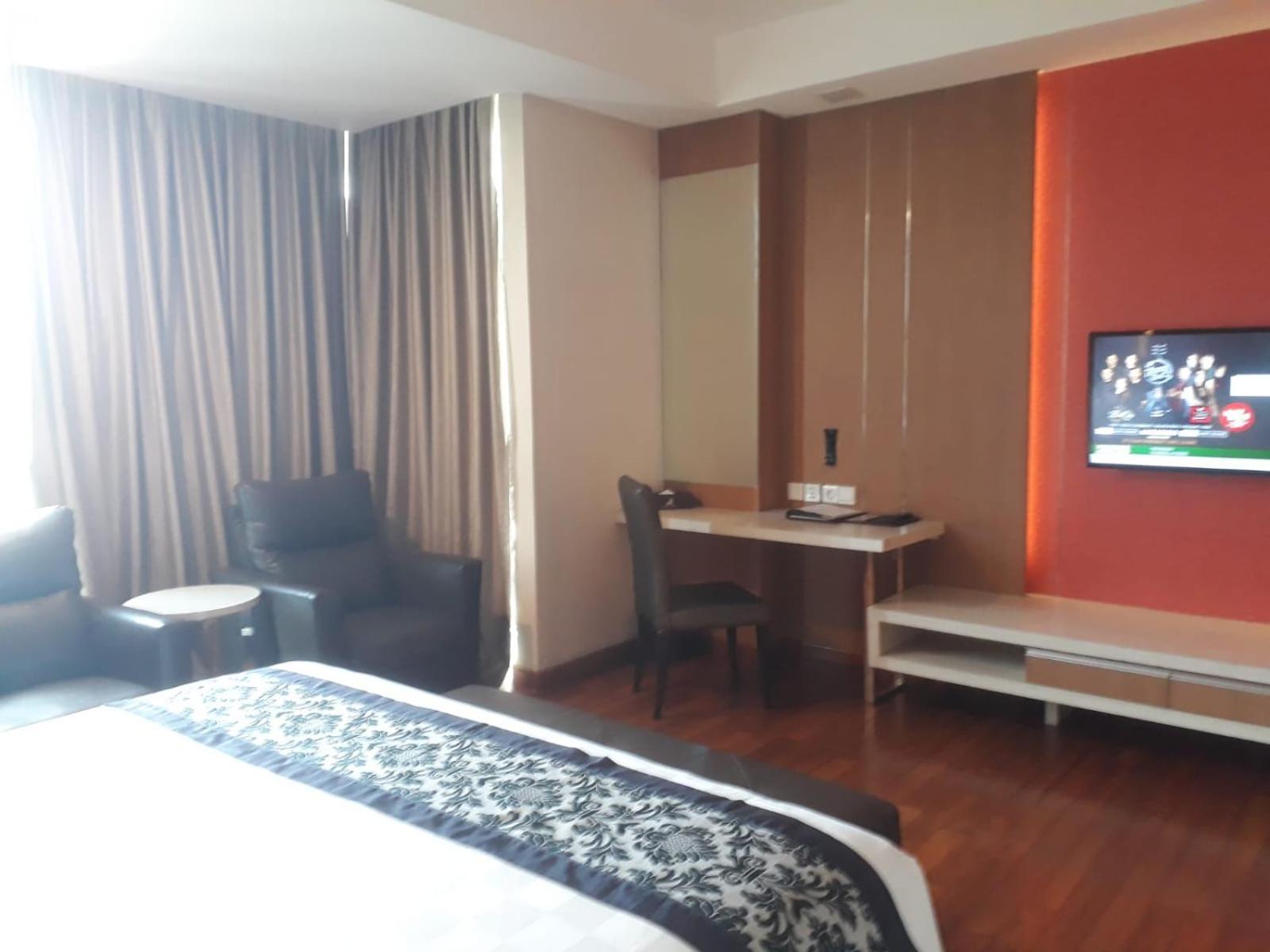 Nagoya Hill Hotel Batam Exterior foto
